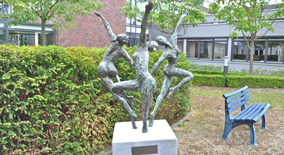 Samenwerking ( brons) van Leon Vermunt
